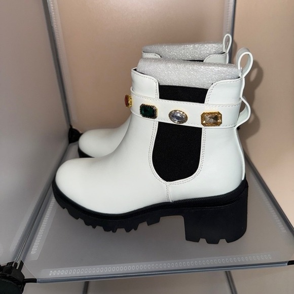 Forever Link Women's Chelsea Studded Strap Chunky Ankle Boots White Size 7 New - Picture 5 of 8